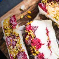 Pistachios and raspberry semi freddo